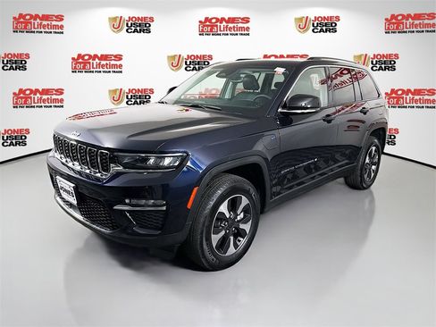 Used 2023 Jeep Grand Cherokee 4WD 4xe image 15