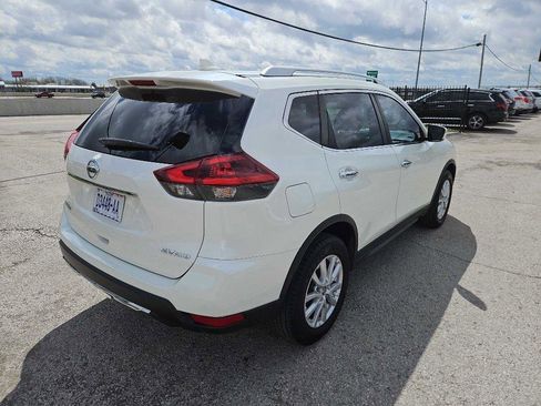 Used 2018 Nissan Rogue SV image 5
