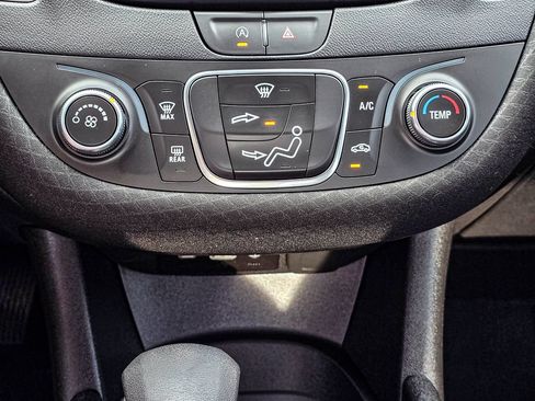 Used 2022 Chevrolet Malibu LS FWD image 17
