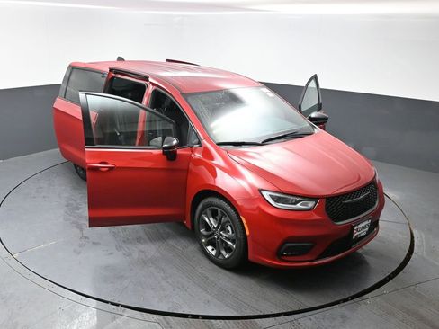 New 2026 Chrysler Pacifica Select image 57