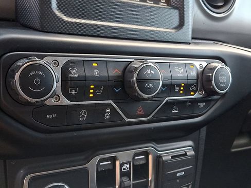 Used 2022 Jeep Wrangler Unlimited Sport AWD/4WD image 17