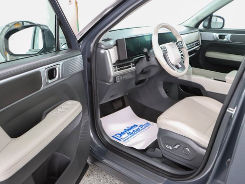 Used 2025 Hyundai Santa Fe SEL FWD image 3