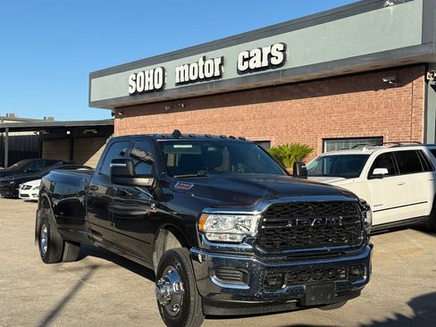 Used 2024 RAM 3500 Tradesman w/ Chrome Appearance Group image 2