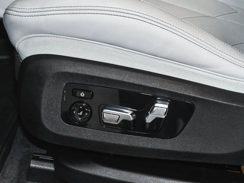 Used 2025 BMW XM image 69