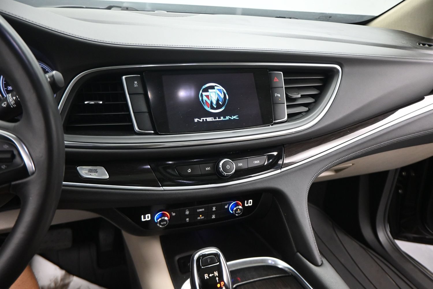 Used 2018 Buick Enclave Essence FWD image 2