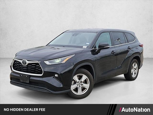 Used 2025 Toyota Highlander LE FWD image 1
