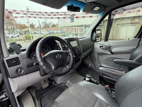 Used 2017 Mercedes-Benz Sprinter 2500 image 20