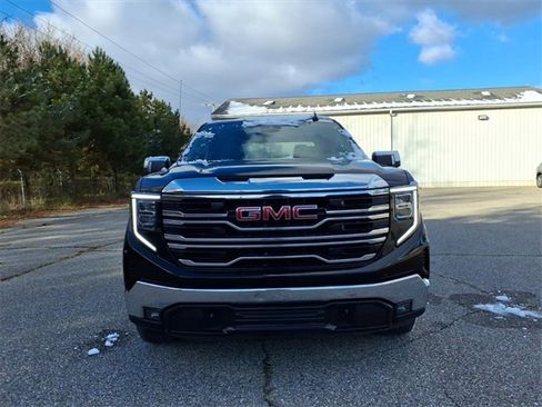 Used 2025 GMC Sierra 1500 SLT image 2