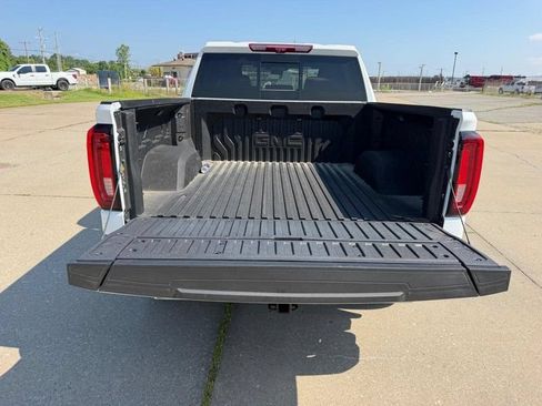 Used 2026 GMC Sierra 1500 AT4 w/ AT4 Premium Package AWD/4WD image 5