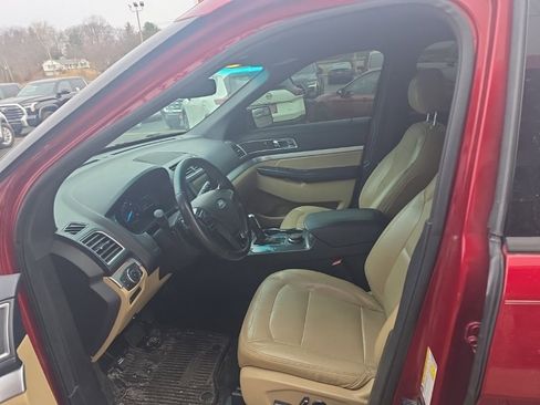Used 2016 Ford Explorer XLT w/ Equipment Group 202A image 12