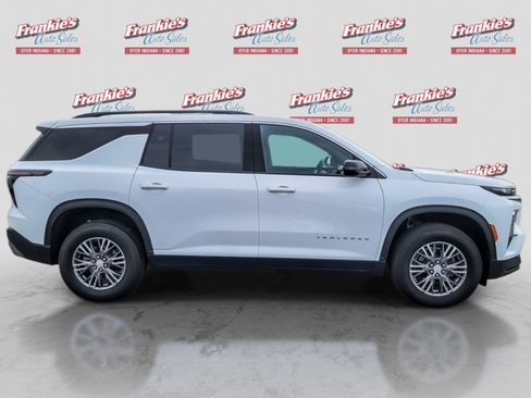 Used 2025 Chevrolet Traverse LT w/ LPO, Floor Liner Package FWD image 6