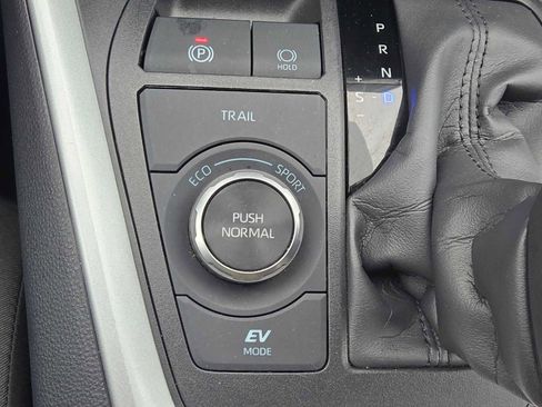 Certified 2025 Toyota RAV4 XLE image 34