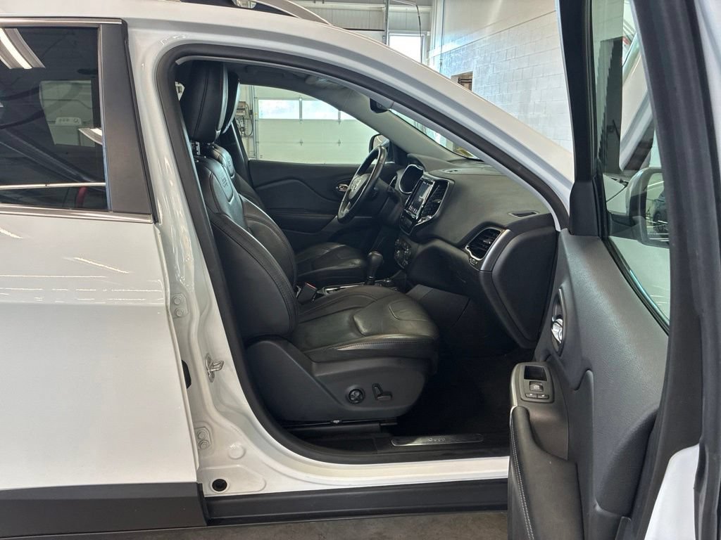 Used 2019 Jeep Cherokee Limited AWD/4WD image 19
