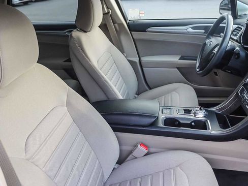 Used 2020 Ford Fusion SE image 15