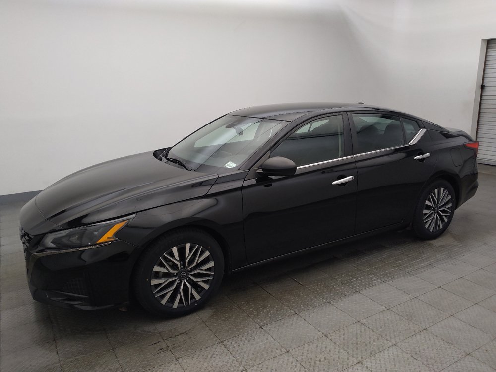 Used 2024 Nissan Altima 2.5 SV FWD image 2