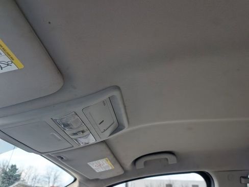 Used 2017 Nissan Titan SV image 12