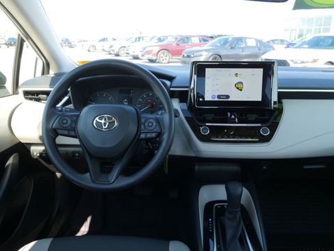 Used 2025 Toyota Corolla LE image 19