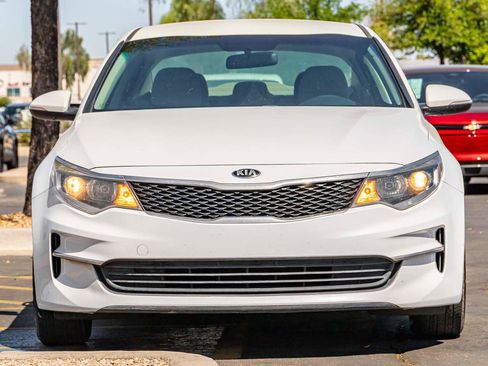 Used 2017 Kia Optima LX image 4