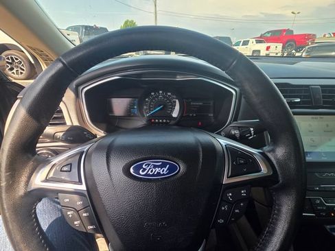 Used 2020 Ford Fusion SEL FWD image 16