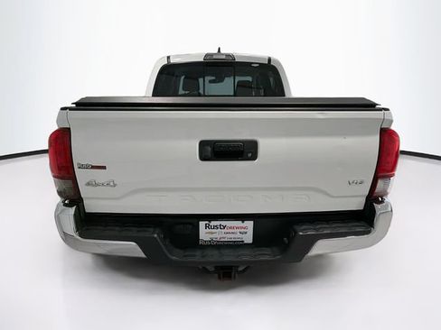 Used 2018 Toyota Tacoma SR5 AWD/4WD image 5