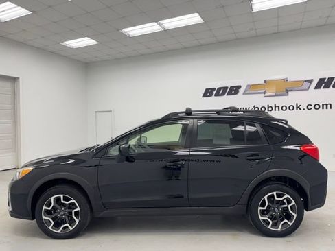 Used 2017 Subaru Crosstrek 2.0i Premium w/ Moonroof Package AWD/4WD image 8
