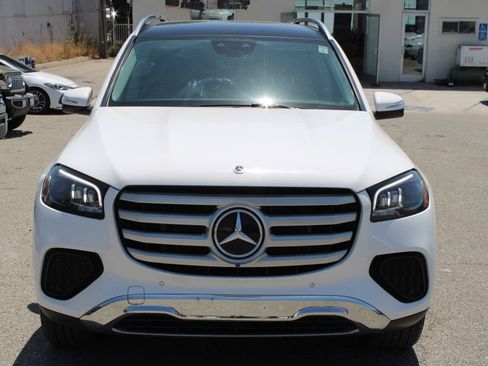 Used 2024 Mercedes-Benz GLS 450 4MATIC image 2