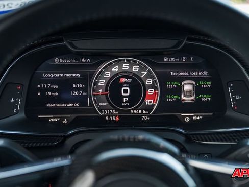 Used 2018 Audi R8 V10 w/ Premium Package image 8