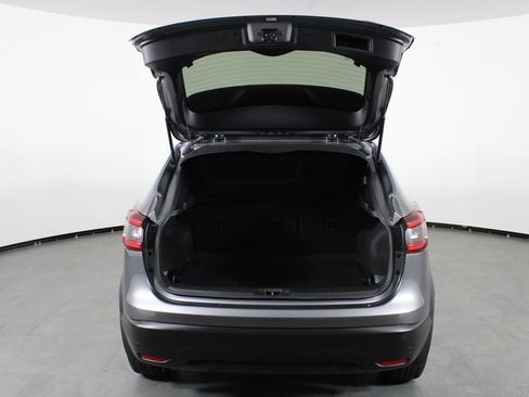 Used 2020 Nissan Rogue Sport S image 16