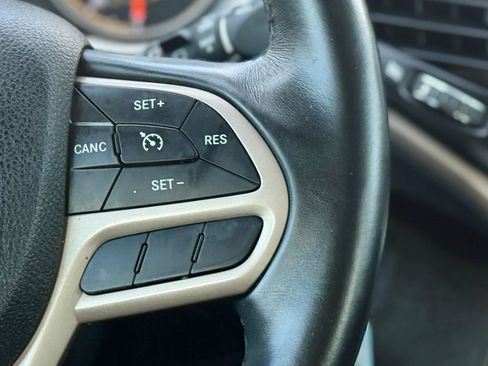 Used 2017 Jeep Cherokee Sport image 18