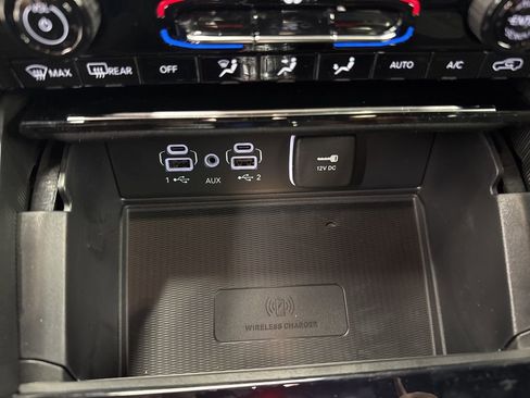 New 2025 Jeep Grand Cherokee Altitude image 24