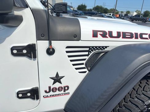 Used 2021 Jeep Gladiator Rubicon w/ Dual Top Group AWD/4WD image 37