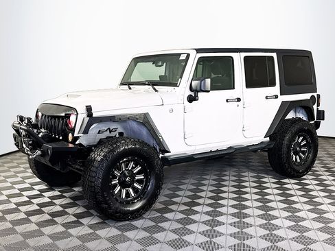Used 2016 Jeep Wrangler Unlimited Sahara image 4