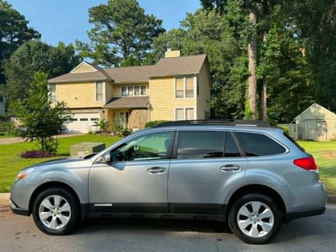 Used 2010 Subaru Outback 2.5i Premium AWD/4WD image 16