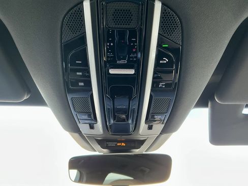 Used 2022 Porsche Cayenne Platinum Edition image 35