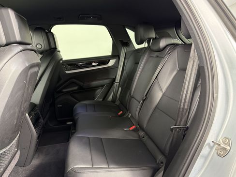 Certified 2024 Porsche Cayenne AWD/4WD image 21