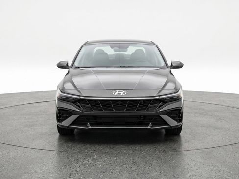 Used 2025 Hyundai Elantra SEL FWD image 2