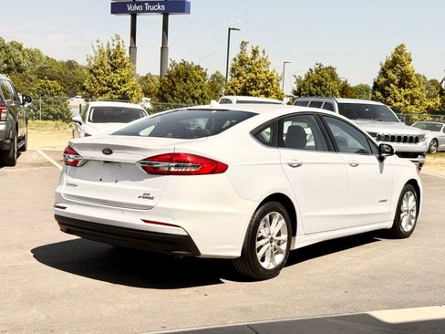 Used 2019 Ford Fusion SE FWD image 6