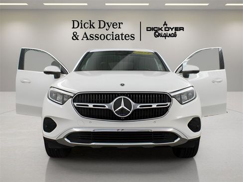 Used 2024 Mercedes-Benz GLC 300 4MATIC image 9