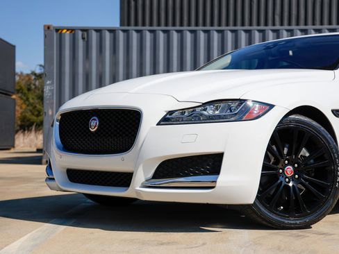Used 2018 Jaguar XF Prestige image 29