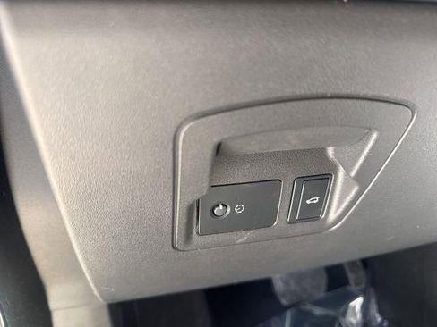 Used 2021 Land Rover Range Rover Velar S image 28