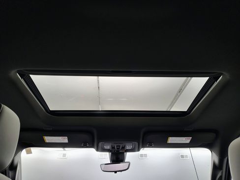 Used 2021 Chevrolet Silverado 2500 LTZ w/ LTZ Premium Package image 3