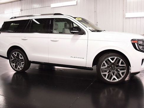 Used 2025 Ford Expedition Platinum w/ Platinum Ultimate Package AWD/4WD image 9