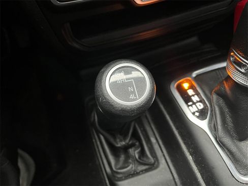 Used 2022 Jeep Gladiator Sport image 19