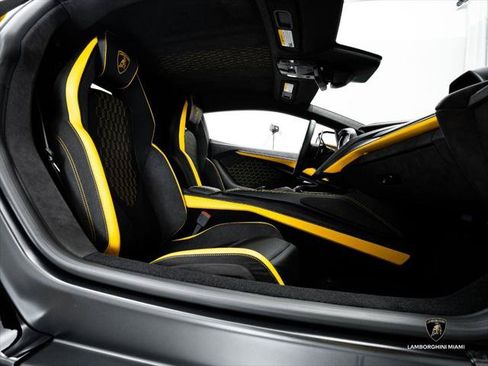 Used 2024 Lamborghini Revuelto AWD/4WD image 44