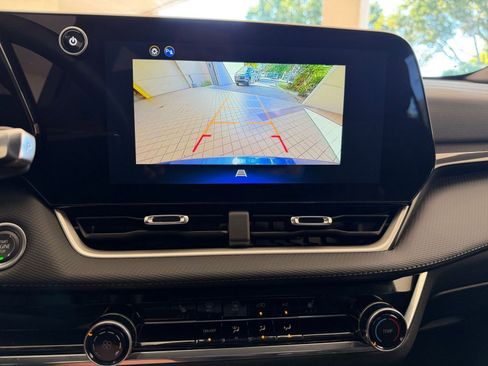 Used 2025 Chevrolet Equinox LT image 17