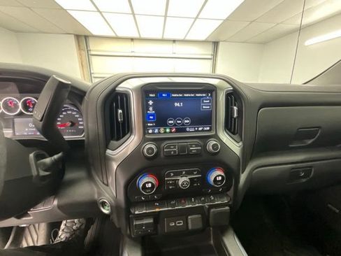 Used 2022 Chevrolet Silverado 1500 LT Trail Boss w/ LT Trail Boss Premium Package AWD/4WD image 10
