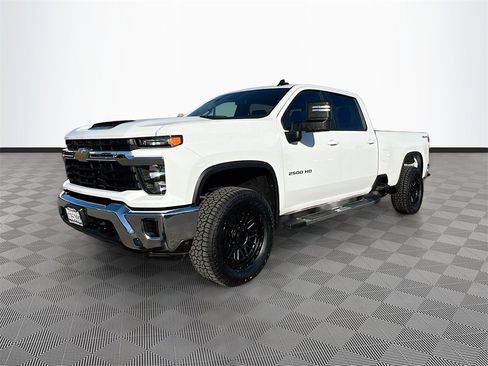 Used 2024 Chevrolet Silverado 2500 LT image 3