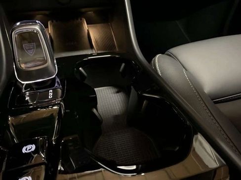 Used 2025 Volvo XC40 B5 Plus image 54