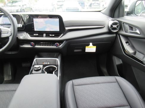 Used 2026 Chevrolet Equinox LT w/ Convenience Package II FWD image 14