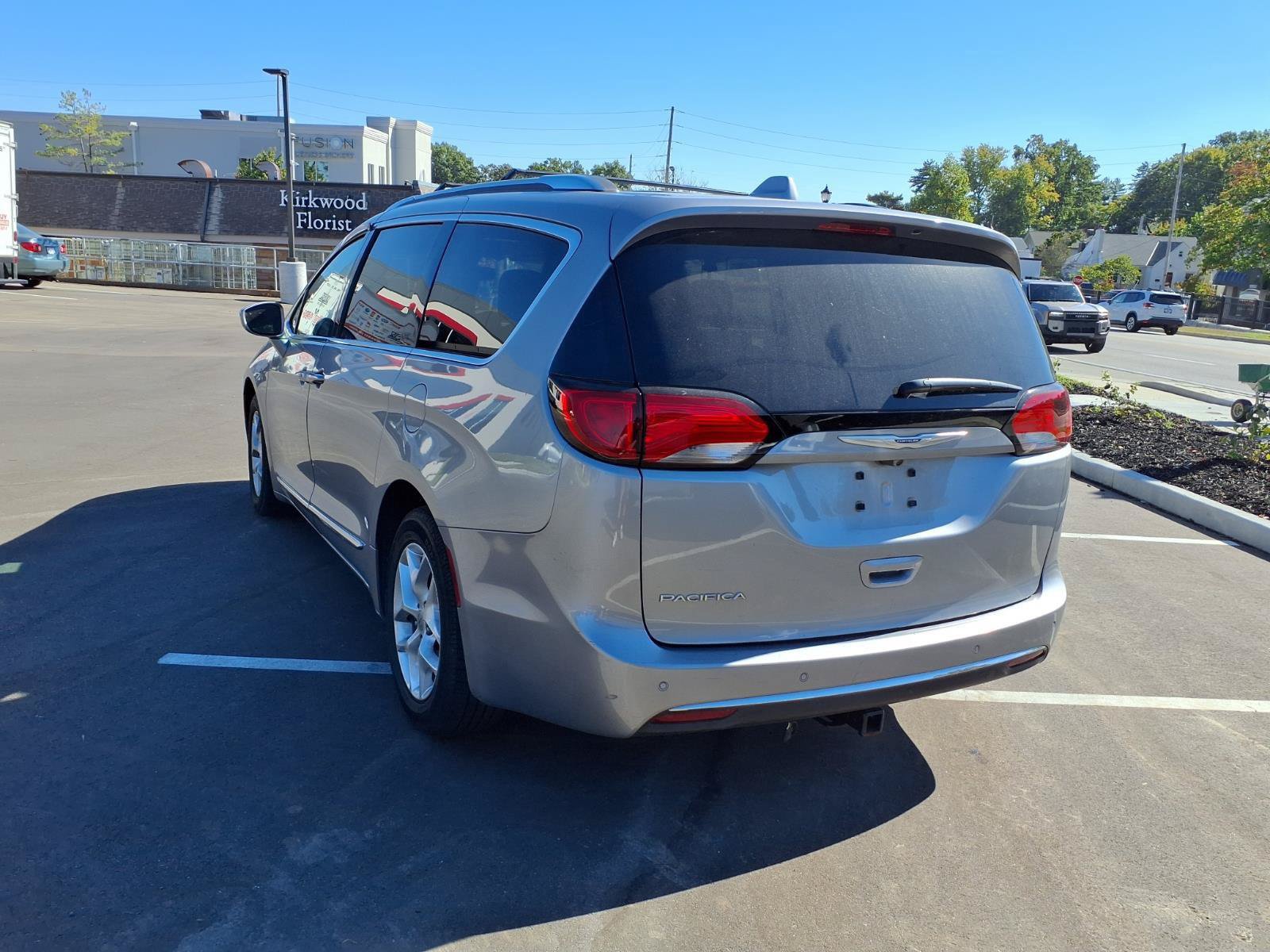 Used 2020 Chrysler Pacifica Touring-L Plus w/ Tire & Wheel Group FWD image 32